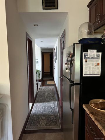 148 Main Street 2W, Port Washington, NY 11050