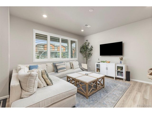 6078 N Lisbon St, Aurora, CO 80019