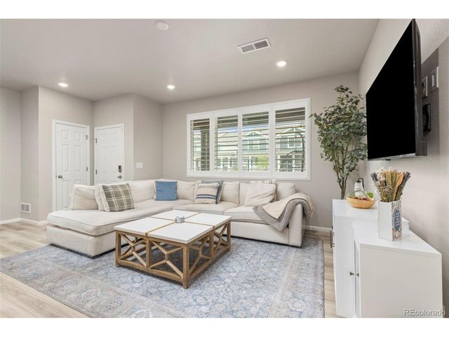 6078 N Lisbon St, Aurora, CO 80019