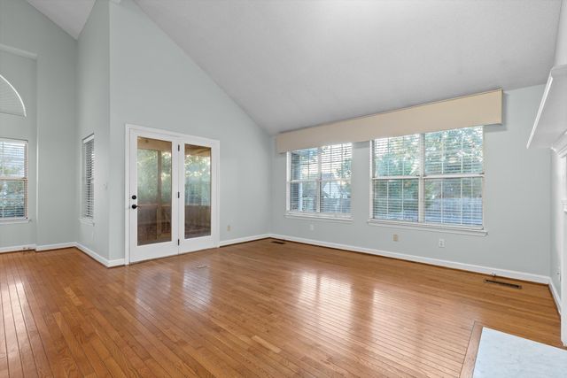 2405 Charleston Square, Chattanooga, TN 37421