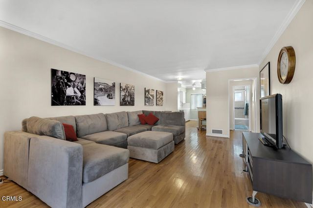 1542 Riverside Drive C, Glendale, CA 91201