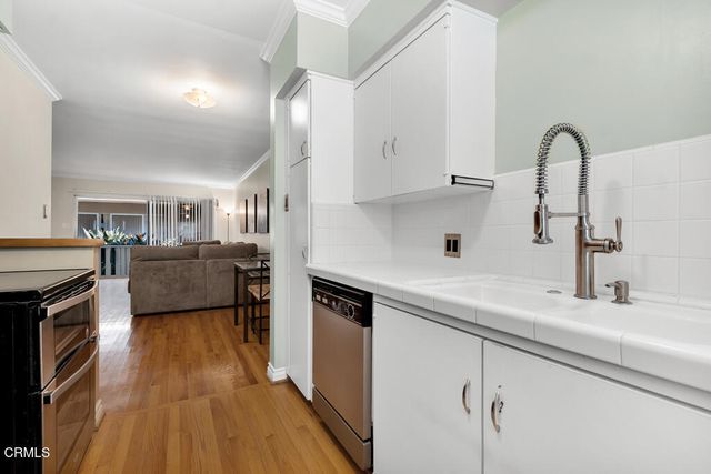 1542 Riverside Drive C, Glendale, CA 91201