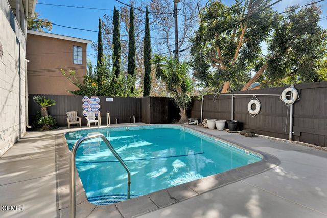 1542 Riverside Drive C, Glendale, CA 91201