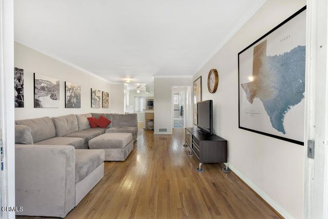 1542 Riverside Drive C, Glendale, CA 91201