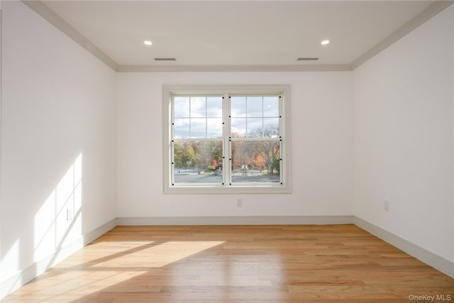 1 Victoria Lane, Yonkers, NY 10701