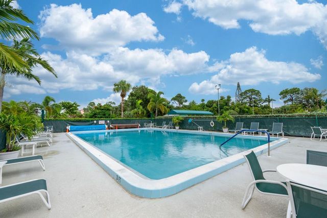 2950 SE Ocean Boulevard 119-6, Stuart, FL 34996