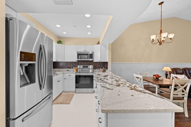 2950 SE Ocean Boulevard 119-6, Stuart, FL 34996