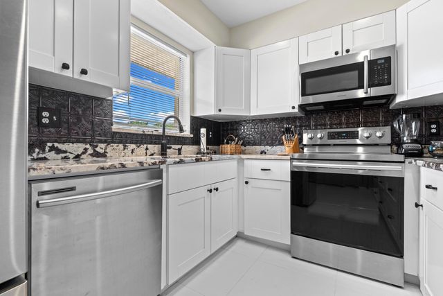 2950 SE Ocean Boulevard 119-6, Stuart, FL 34996