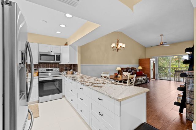 2950 SE Ocean Boulevard 119-6, Stuart, FL 34996