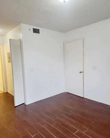 4197 N Haverhill Rd 203, West Palm Beach, FL 33417