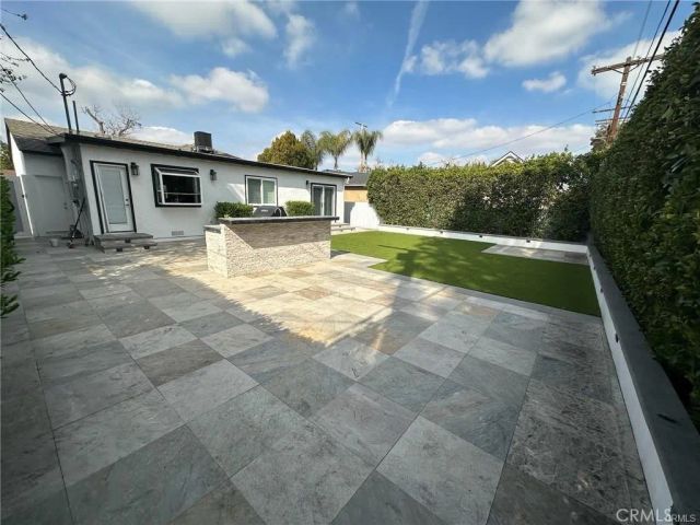 5752 Newcastle Avenue, Encino, CA 91316