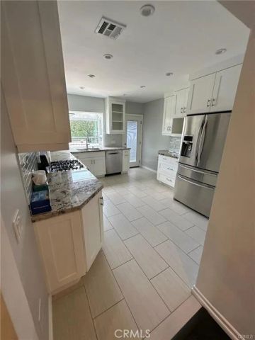 5752 Newcastle Avenue, Encino, CA 91316