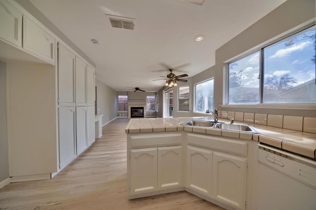 1900 Berryessa Dr, Modesto, CA 95358