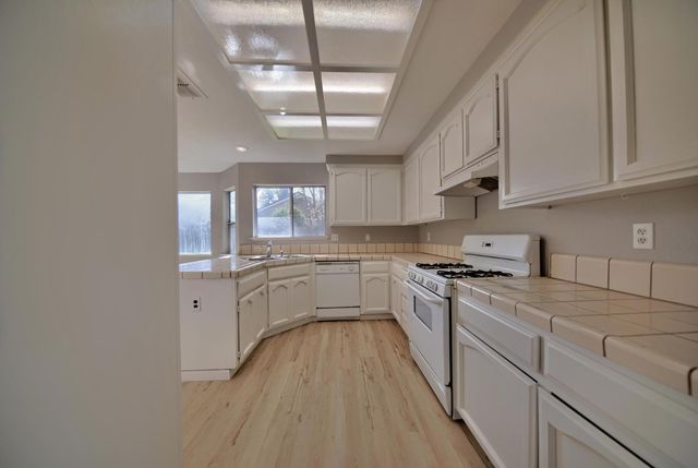 1900 Berryessa Dr, Modesto, CA 95358