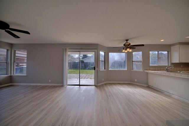 1900 Berryessa Dr, Modesto, CA 95358