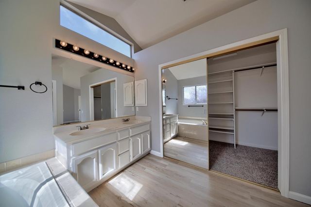 1900 Berryessa Dr, Modesto, CA 95358