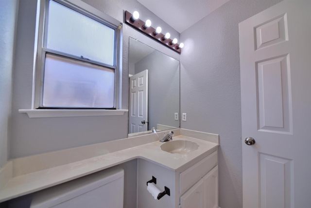 1900 Berryessa Dr, Modesto, CA 95358