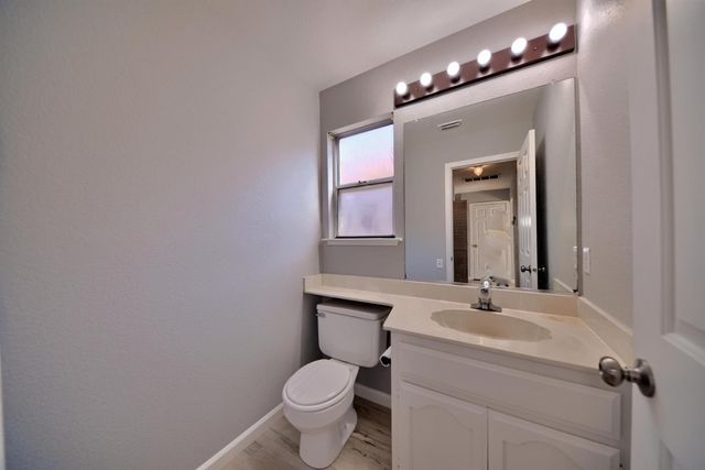 1900 Berryessa Dr, Modesto, CA 95358