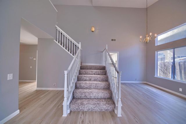 1900 Berryessa Dr, Modesto, CA 95358