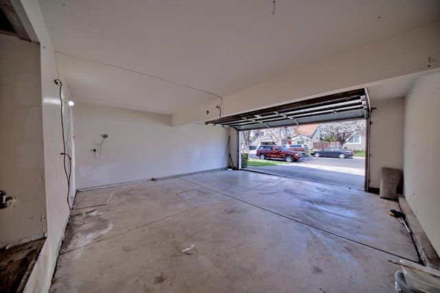 1900 Berryessa Dr, Modesto, CA 95358