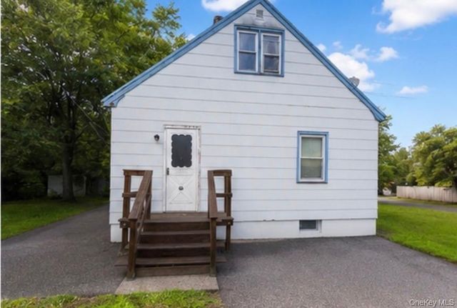 1718 N Gardiner Drive, Bay Shore, NY 11706