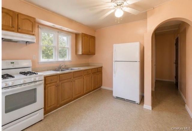 1718 N Gardiner Drive, Bay Shore, NY 11706