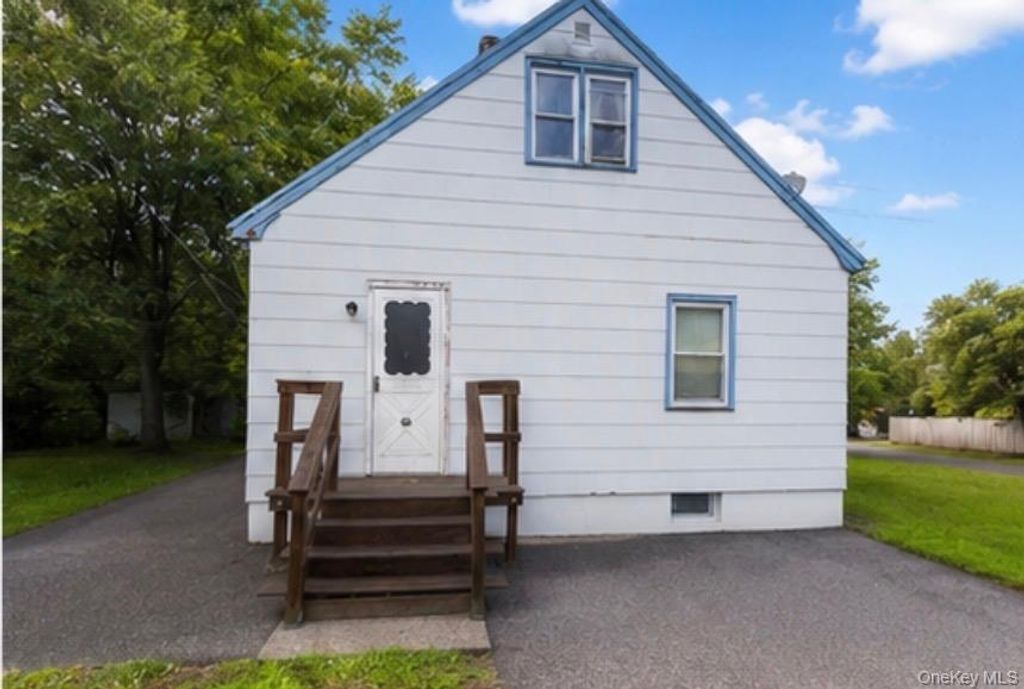 1718 N Gardiner Drive, Bay Shore, NY 11706 — photo 2