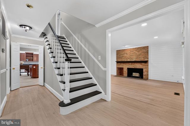 10101 WINDY KNOLL LN, Vienna, VA 22182