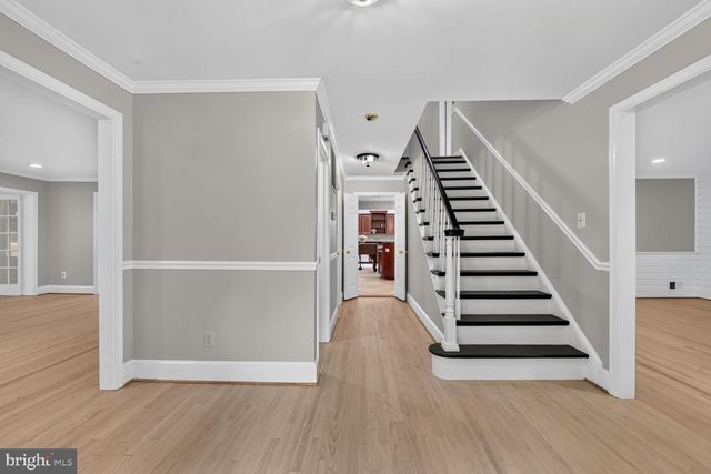 10101 WINDY KNOLL LN, Vienna, VA 22182