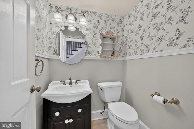 10101 WINDY KNOLL LN, Vienna, VA 22182