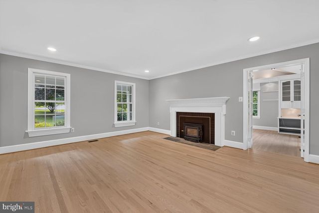 10101 WINDY KNOLL LN, Vienna, VA 22182