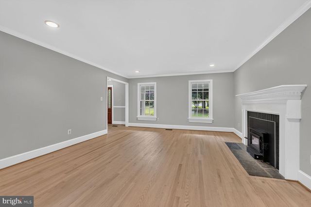 10101 WINDY KNOLL LN, Vienna, VA 22182
