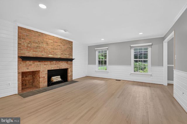 10101 WINDY KNOLL LN, Vienna, VA 22182
