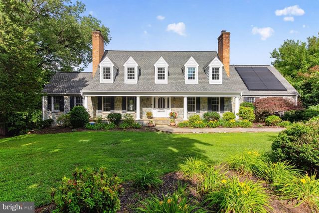 10101 WINDY KNOLL LN, Vienna, VA 22182
