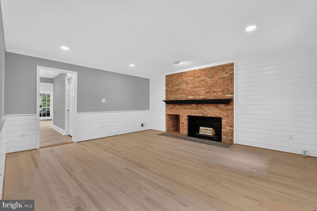 10101 WINDY KNOLL LN, Vienna, VA 22182