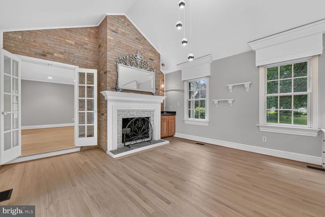 10101 WINDY KNOLL LN, Vienna, VA 22182