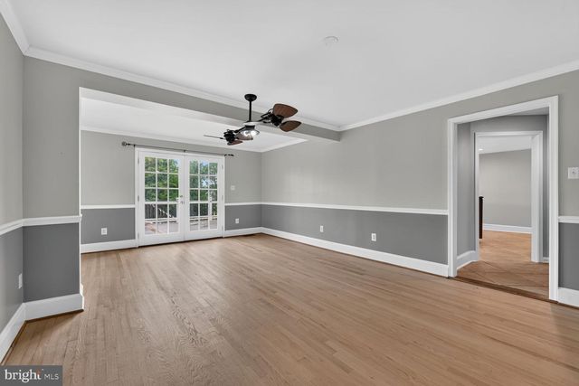 10101 WINDY KNOLL LN, Vienna, VA 22182