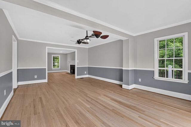 10101 WINDY KNOLL LN, Vienna, VA 22182