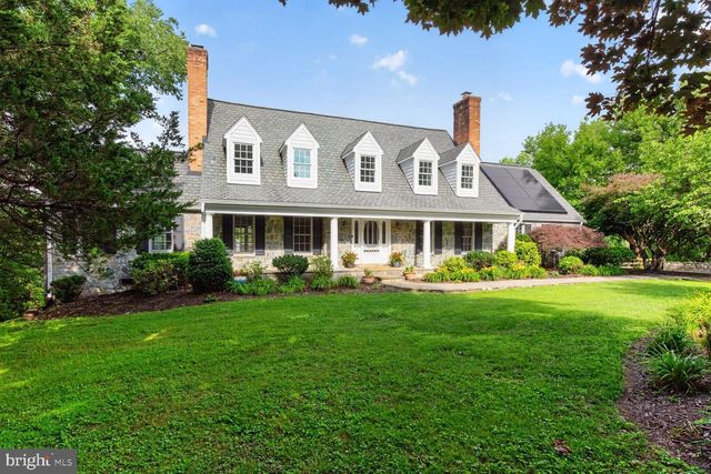 10101 WINDY KNOLL LN, Vienna, VA 22182