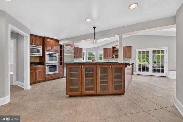 10101 WINDY KNOLL LN, Vienna, VA 22182