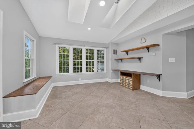 10101 WINDY KNOLL LN, Vienna, VA 22182
