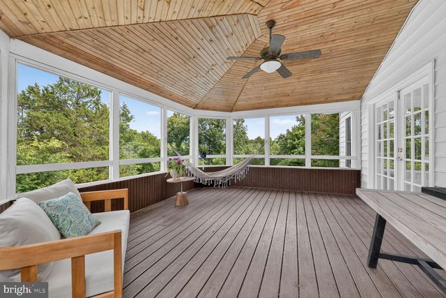 10101 WINDY KNOLL LN, Vienna, VA 22182