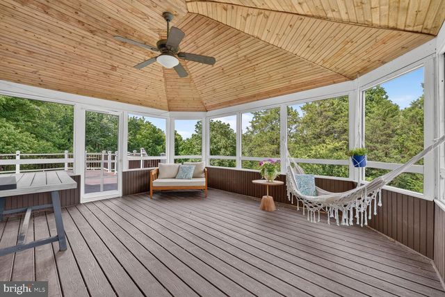10101 WINDY KNOLL LN, Vienna, VA 22182