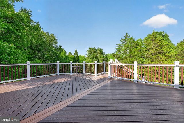 10101 WINDY KNOLL LN, Vienna, VA 22182