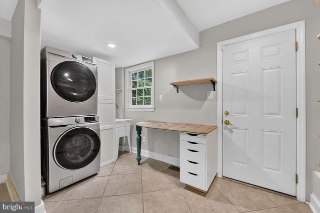 10101 WINDY KNOLL LN, Vienna, VA 22182