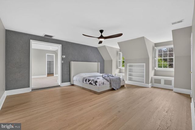 10101 WINDY KNOLL LN, Vienna, VA 22182