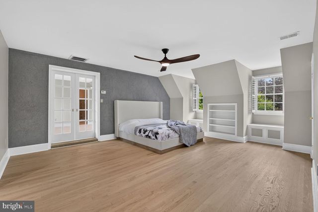 10101 WINDY KNOLL LN, Vienna, VA 22182