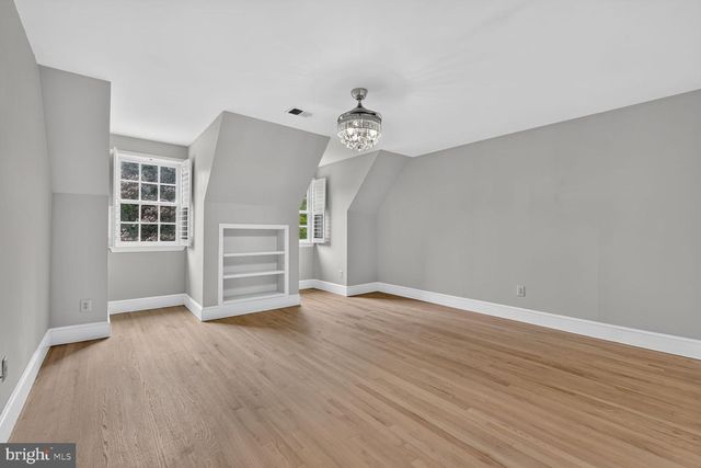 10101 WINDY KNOLL LN, Vienna, VA 22182
