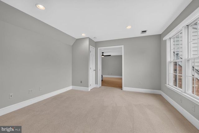 10101 WINDY KNOLL LN, Vienna, VA 22182