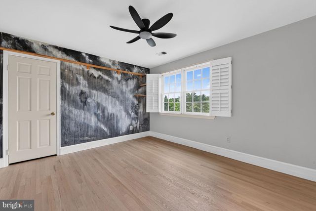 10101 WINDY KNOLL LN, Vienna, VA 22182